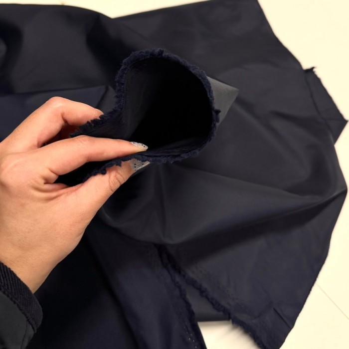 Tissu doublure polyester bleu marine foncé uni Tissu doublure polyester bleu marine foncé uni