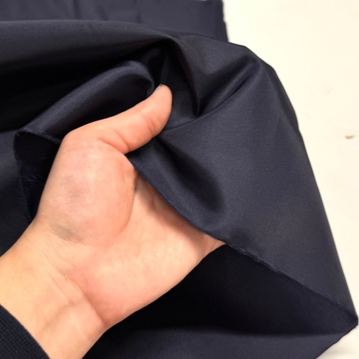 Tissu doublure polyester bleu marine foncé uni Tissu doublure polyester bleu marine foncé uni