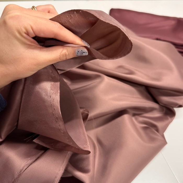 Tissu doublure polyester taupe rosé uni Tissu doublure polyester taupe rosé uni