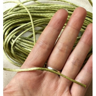 Queue de rat vert pomme polyester 2mm