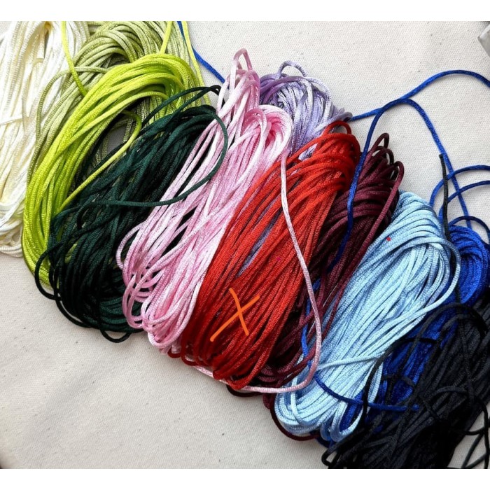 Queue de rat rouge polyester 2mm