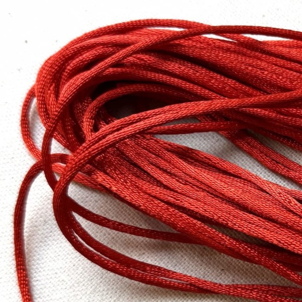 Queue de rat rouge polyester 2mm Queue de rat rouge polyester 2mm