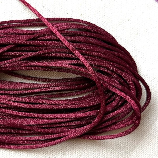 Queue de rat bordeaux polyester 2mm Queue de rat bordeaux polyester 2mm