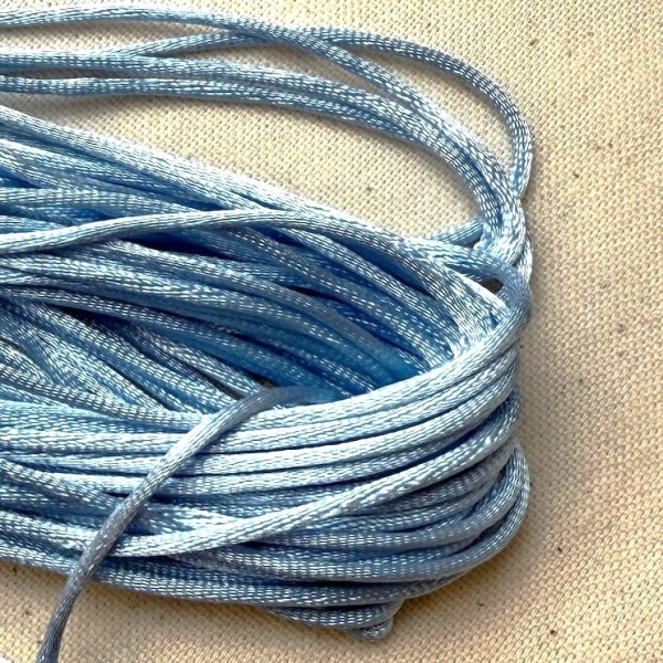 Queue de rat bleu ciel polyester 2mm Queue de rat bleu ciel polyester 2mm