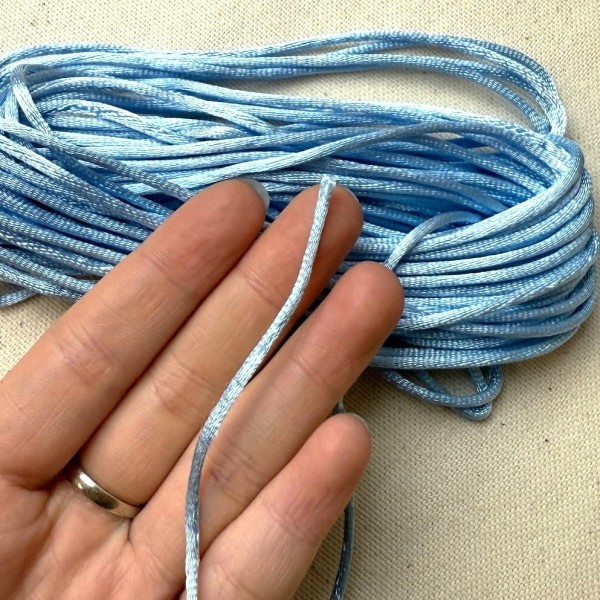 Queue de rat bleu ciel polyester 2mm Queue de rat bleu ciel polyester 2mm