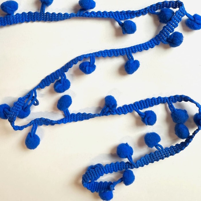 Galon pompon mini bleu roi 20mm