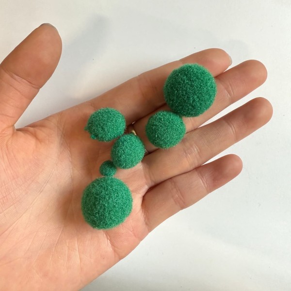 Lot de pompons polyamide vert Lot de pompons polyamide vert
