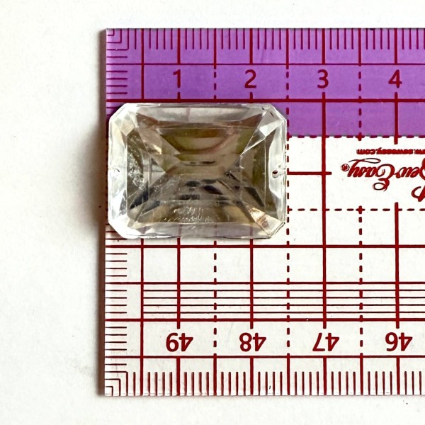 Pierre strass à coudre 2 trous transparent fond or 25mm Pierre strass à coudre 2 trous transparent fond or 25mm