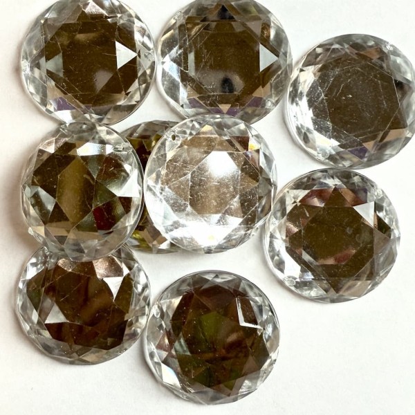 Pierre strass à coudre rond 2 trous transparent fond or 30mm Pierre strass à coudre rond 2 trous transparent fond or 30mm