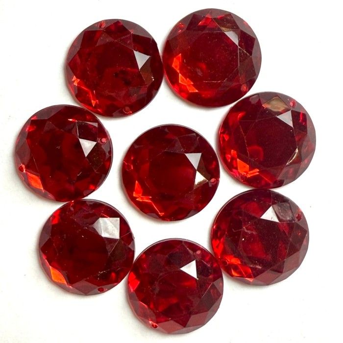 Pierre strass à coudre rond 2 trous rouge fond or 25mm