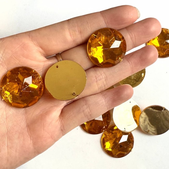 Pierre strass à coudre rond 2 trous orange fond or 25mm