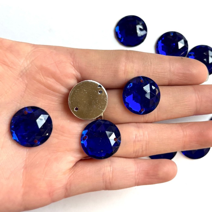 Pierre strass à coudre rond 2 trous bleu fond argent 18mm