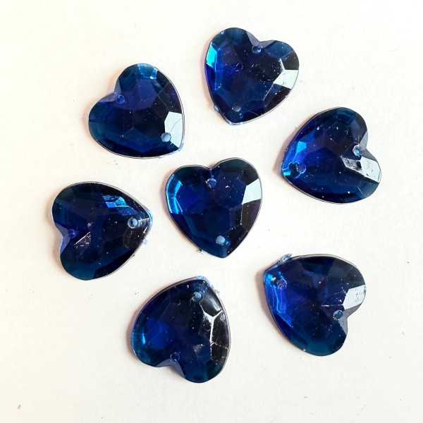 Pierre strass à coudre cœur 2 trous bleu fond or 16mm Pierre strass à coudre cœur 2 trous bleu fond or 16mm