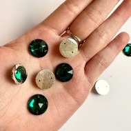 Strass à coudre en verre rond 2 trous vert 15mm