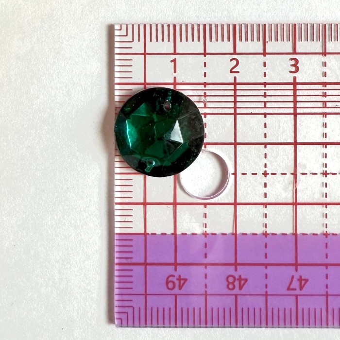 Strass à coudre en verre rond 2 trous vert 15mm
