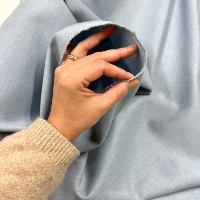 Tissu viscose laine vierge bleu ciel aspect denim - Haute couture Tissu viscose laine vierge bleu ciel aspect denim - Haute couture