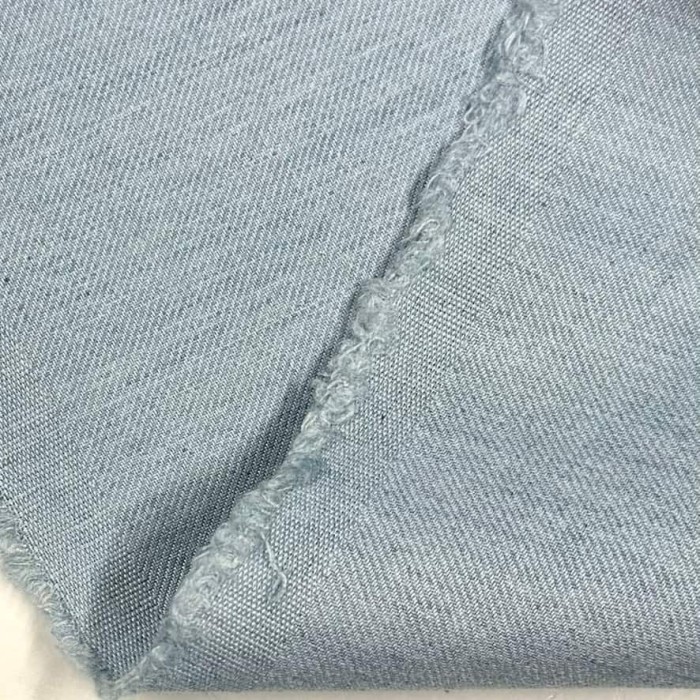 Tissu viscose laine vierge bleu ciel aspect denim - Haute couture Tissu viscose laine vierge bleu ciel aspect denim - Haute couture