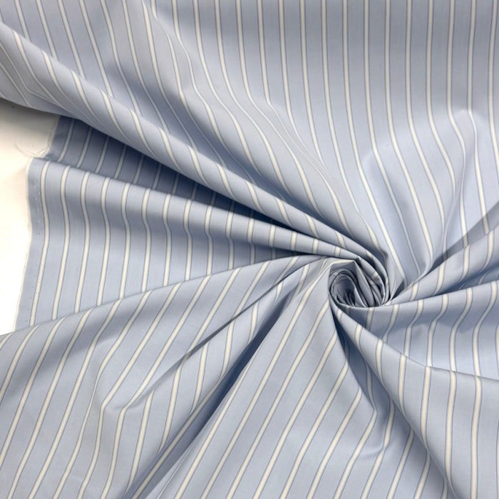 Tissu coton popeline bleu clair poudré à rayures blanches - Haute couture