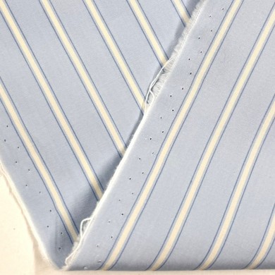 Tissu coton popeline bleu clair poudré à rayures blanches - Haute couture Tissu coton popeline bleu clair poudré à rayures blanches - Haute couture