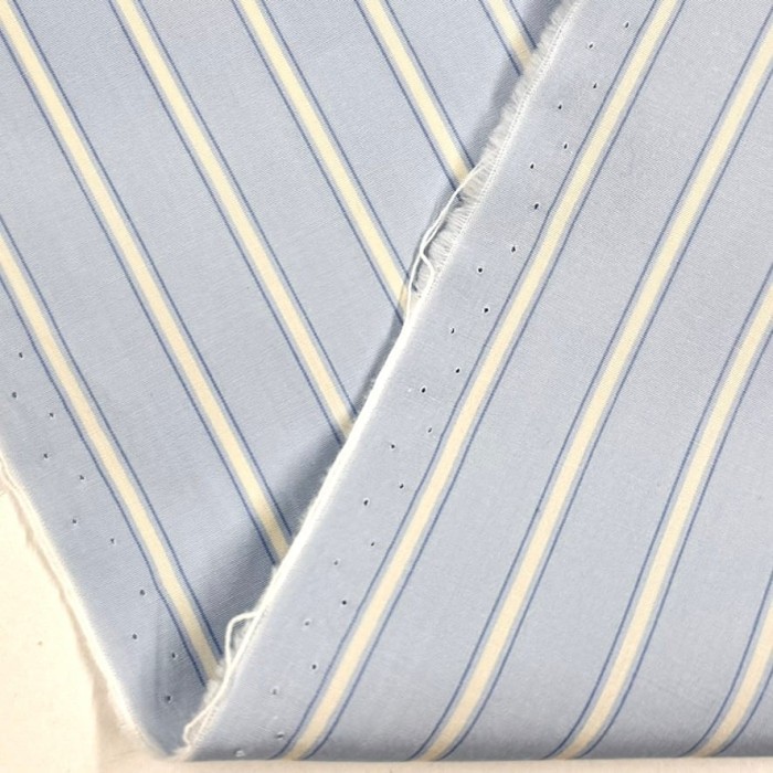 Tissu coton popeline bleu clair poudré à rayures blanches - Haute couture