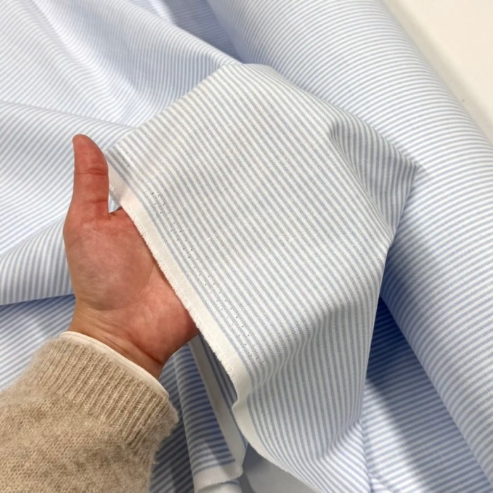 Tissu coton oxford chambray à petites rayures bleu clair et blanches - Haute couture