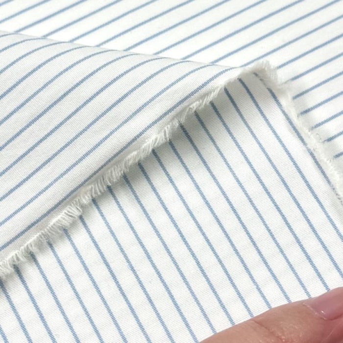 Tissu coton popeline blanc à rayures bleu ciel - Haute couture