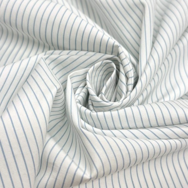 Tissu coton popeline blanc à rayures bleu ciel - Haute couture Tissu coton popeline blanc à rayures bleu ciel - Haute couture