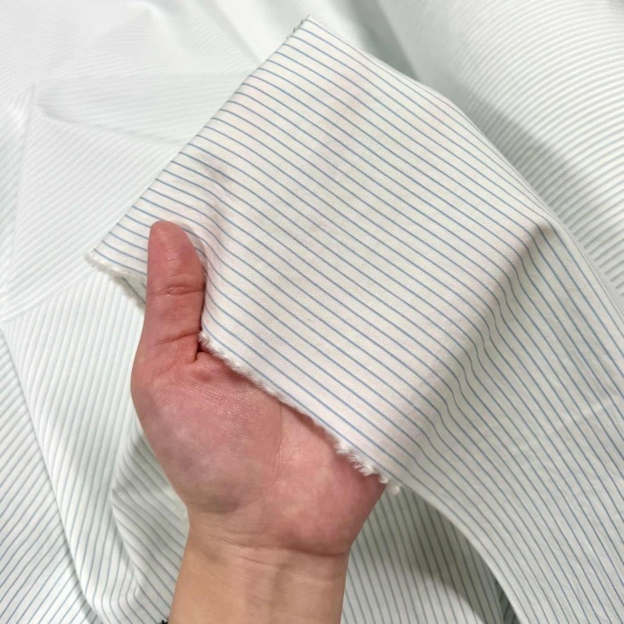 Tissu coton popeline blanc à rayures bleu ciel - Haute couture