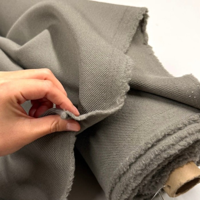 Tissu 100% laine vierge sergé gris taupe - haute couture Tissu 100% laine vierge sergé gris taupe - haute couture