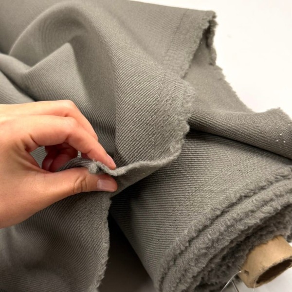 Tissu 100% laine vierge sergé gris taupe - haute couture Tissu 100% laine vierge sergé gris taupe - haute couture