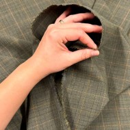 Tissu laine polyamide kaki à carreaux oranges et noirs Tissu laine polyamide kaki à carreaux oranges et noirs