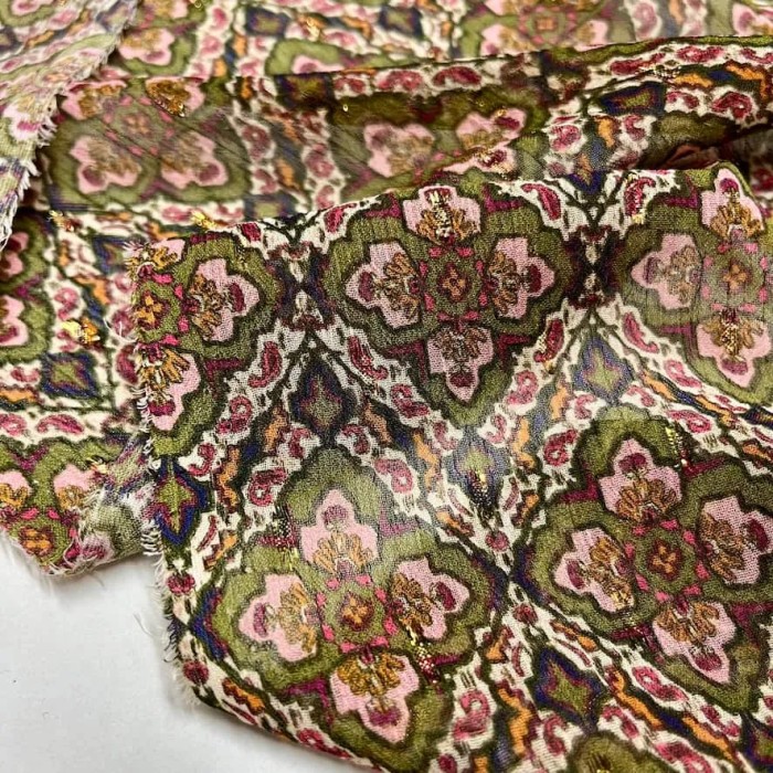 Tissu voile de polyester à fleurs arabesque multi-couleurs