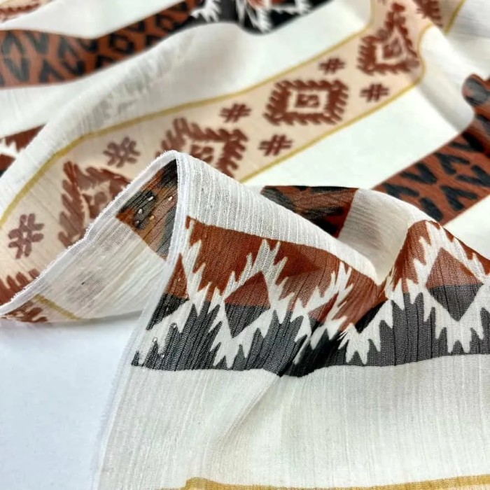 Tissu voile de polyester à rayure géométrie marron