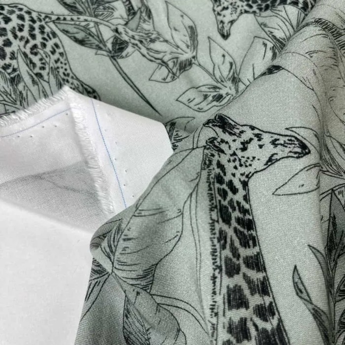 Tissu coton viscose animal safari vert