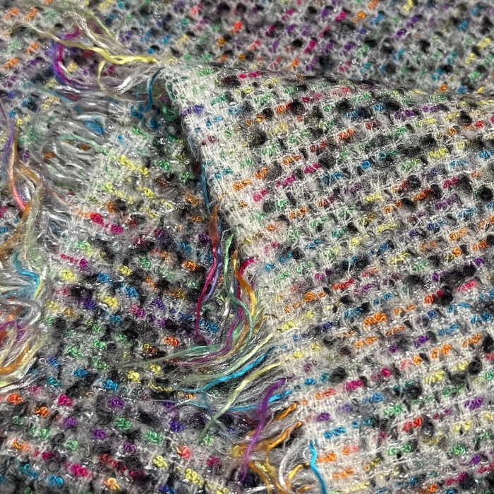 Tissu tweed laine et polyester multicolore avec un fond gris Tissu tweed laine et polyester multicolore avec un fond gris