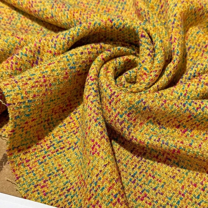 Tissu tweed laine acrylique multicolore avec un fond jaune Tissu tweed laine acrylique multicolore avec un fond jaune