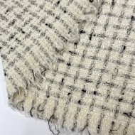 Tissu tweed laine viscose polyester à petits carreaux noirs sur fond crème Tissu tweed laine viscose polyester à petits carreaux noirs sur fond crème