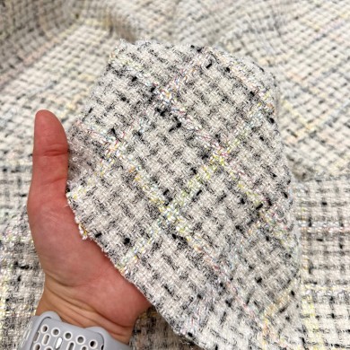 Tissu tweed laine viscose polyester à carreaux colorés sur fond crème