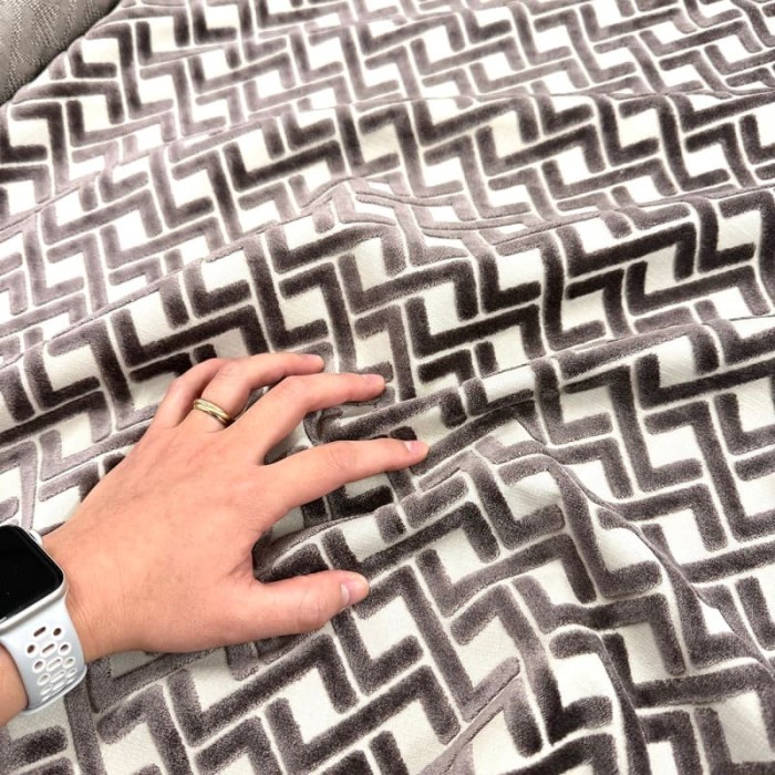 Tissu velours Magnum taupe - Tissu d'éditeur