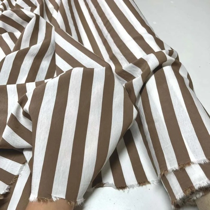 Tissu viscose rayure marron - Haute couture Tissu viscose rayure marron - Haute couture