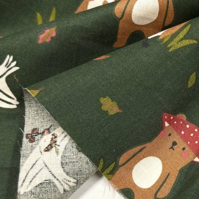 Tissu Coton imprimé Gumelo animaux en forêt vert sapin Tissu Coton imprimé Gumelo animaux en forêt vert sapin