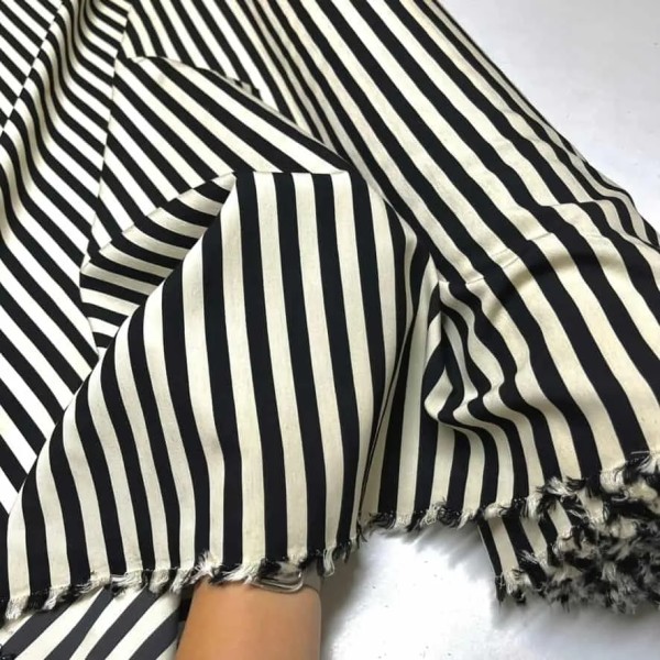 Tissu viscose rayure noir - Haute couture Tissu viscose rayure noir - Haute couture