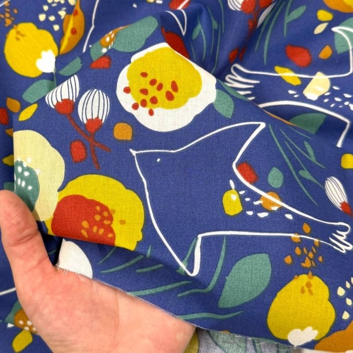 Tissu Coton imprimé Kibird oiseaux fleurs fantaisies bleu roi Tissu Coton imprimé Kibird oiseaux fleurs fantaisies bleu roi