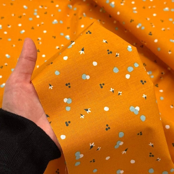 Tissu Coton imprimé Nozbi pollen de fleur caramel menthe Tissu Coton imprimé Nozbi pollen de fleur caramel menthe