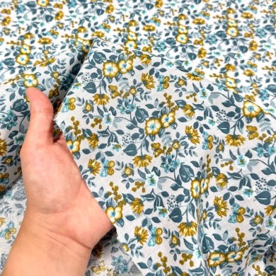 Tissu Coton imprimé fleurs et papillons sur bleu gris