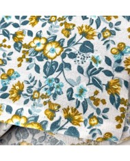 Tissu Coton imprimé fleurs et papillons sur bleu gris Tissu Coton imprimé fleurs et papillons sur bleu gris