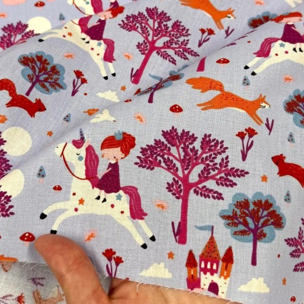 Tissu Coton imprimé château licorne renard violet Tissu Coton imprimé château licorne renard violet