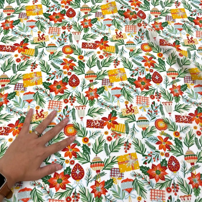 Tissu noël Coton imprimé Illumination houx et cadeaux