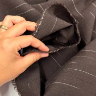 Tissu Laine polyester à rayures brisées marron foncé - Haute couture