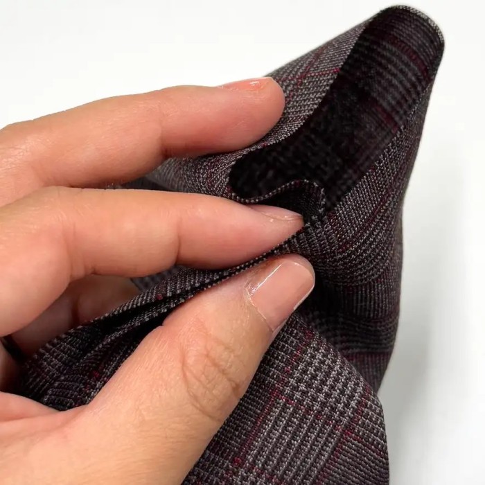 Tissu Laine Polyester écossais Marron Blanc aux Fines Lignes Rouges